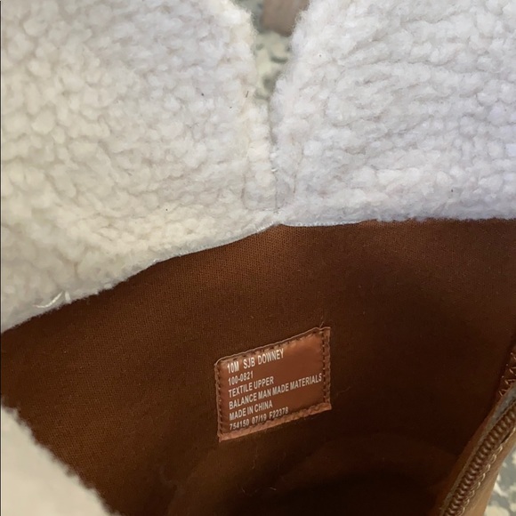 Boots - Picture 4 of 6